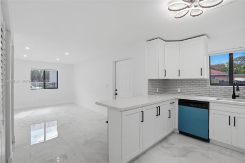 Immobilier commercial à vendre à Miami, Floride: 204.38 m2 № 2008492 - photo 16