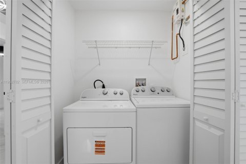 Immobilier commercial à vendre à Miami, Floride: 204.38 m2 № 2008492 - photo 17