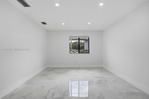 Immobilier commercial à vendre à Miami, Floride: 204.38 m2 № 2008492 - photo 9