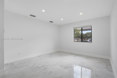 Immobilier commercial à vendre à Miami, Floride: 204.38 m2 № 2008492 - photo 8