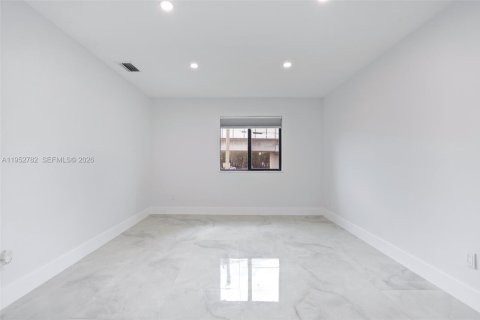 Immobilier commercial à vendre à Miami, Floride: 204.38 m2 № 2008492 - photo 29