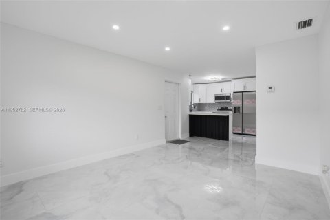 Immobilier commercial à vendre à Miami, Floride: 204.38 m2 № 2008492 - photo 30