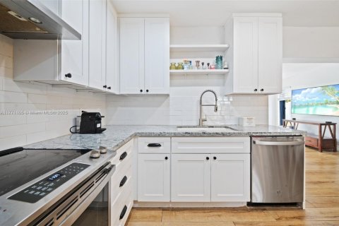 Villa ou maison à vendre à North Miami Beach, Floride: 4 chambres, 160.81 m2 № 2035307 - photo 14