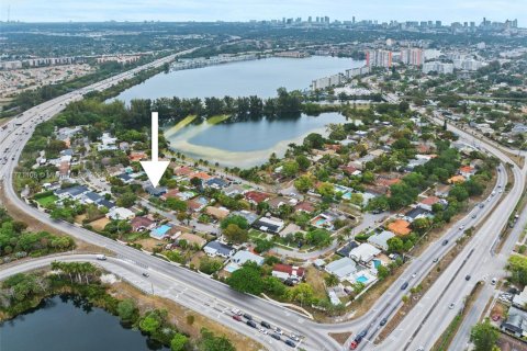 Villa ou maison à vendre à North Miami Beach, Floride: 4 chambres, 160.81 m2 № 2035307 - photo 30