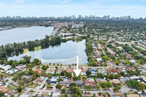 Villa ou maison à vendre à North Miami Beach, Floride: 4 chambres, 160.81 m2 № 2035307 - photo 3