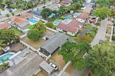 Villa ou maison à vendre à North Miami Beach, Floride: 4 chambres, 160.81 m2 № 2035307 - photo 5