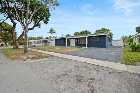 Villa ou maison à vendre à North Miami Beach, Floride: 4 chambres, 160.81 m2 № 2035307 - photo 2