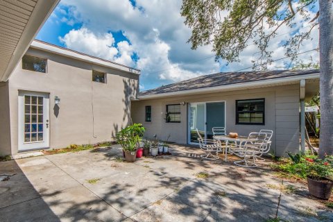 House in Clearwater, Florida 3 bedrooms, 179.49 sq.m. № 1805254 - photo 5