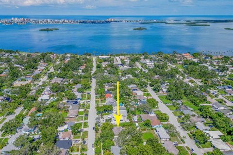 House in Clearwater, Florida 3 bedrooms, 179.49 sq.m. № 1805254 - photo 1