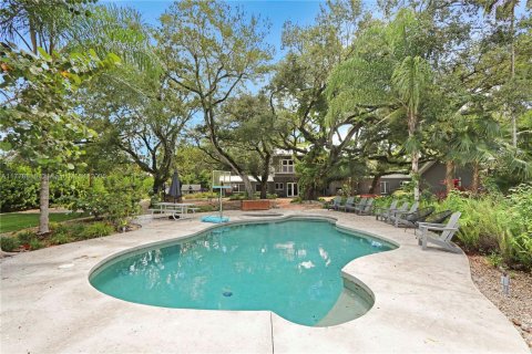 House in Miami, Florida 4 bedrooms, 377.37 sq.m. № 1864302 - photo 25