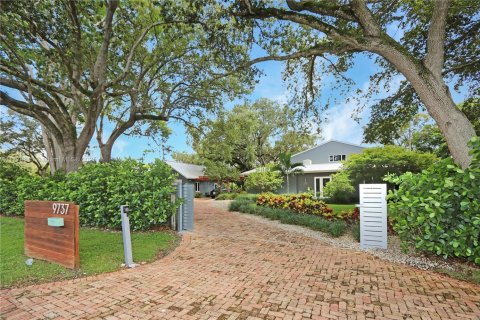 House in Miami, Florida 4 bedrooms, 377.37 sq.m. № 1864302 - photo 27