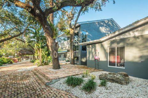 House in Miami, Florida 4 bedrooms, 377.37 sq.m. № 1864302 - photo 2