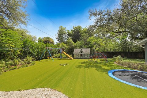 House in Miami, Florida 4 bedrooms, 377.37 sq.m. № 1864302 - photo 26