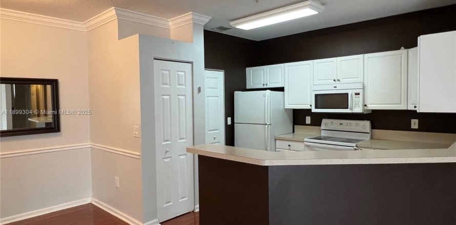 Apartment in Miramar, Florida 2 bedrooms, 99.22 sq.m. № 1953127