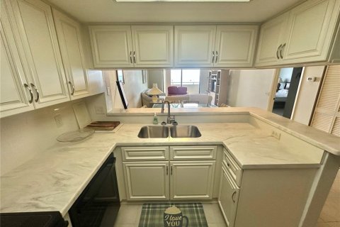 Condo in Hudson, Florida, 2 bedrooms  № 1878342 - photo 8