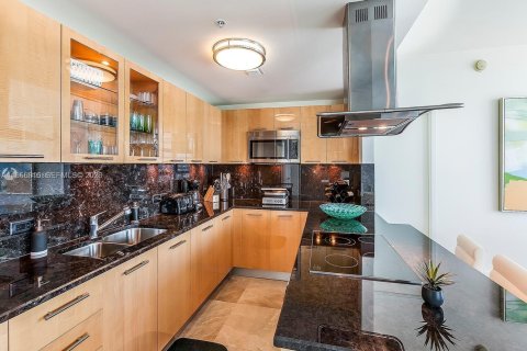 Снять в аренду кондоминиум в Майами-Бич, Флорида 2 спальни, 118.91м2, № 2028379 - фото 3