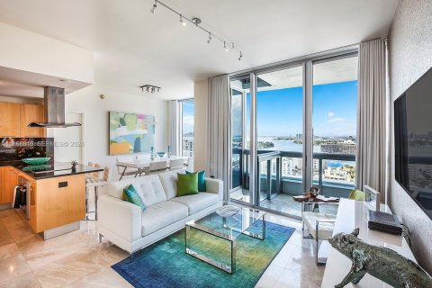 Снять в аренду кондоминиум в Майами-Бич, Флорида 2 спальни, 118.91м2, № 2028379 - фото 2