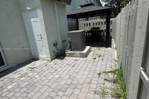 Touwnhouse à louer à Homestead, Floride: 3 chambres, 126.81 m2 № 1999028 - photo 5