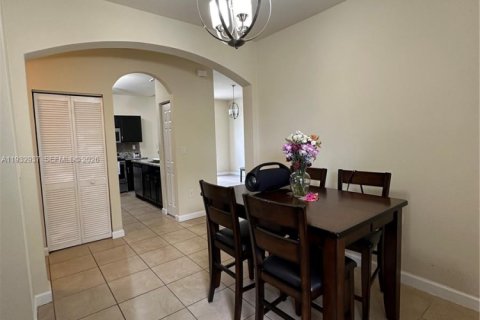 Touwnhouse à louer à Homestead, Floride: 3 chambres, 126.81 m2 № 1999028 - photo 7