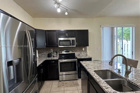 Touwnhouse à louer à Homestead, Floride: 3 chambres, 126.81 m2 № 1999028 - photo 3