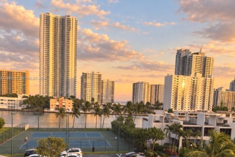 Condo à Hallandale Beach, Floride, 2 chambres  № 2328096
