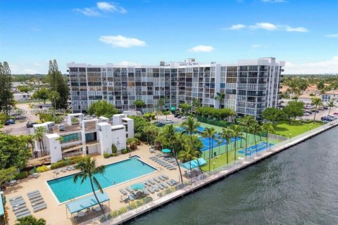 Copropriété à vendre à Hallandale Beach, Floride: 2 chambres, 104.98 m2 № 2328096 - photo 26