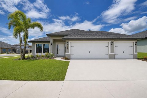 House in Auburndale, Florida 4 bedrooms, 204.38 sq.m. № 2215230