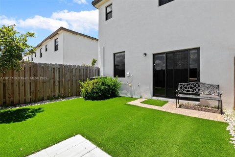 Townhouse in Homestead, Florida 3 bedrooms, 169.73 sq.m. № 1766451 - photo 25