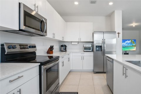 Townhouse in Homestead, Florida 3 bedrooms, 169.73 sq.m. № 1766451 - photo 10