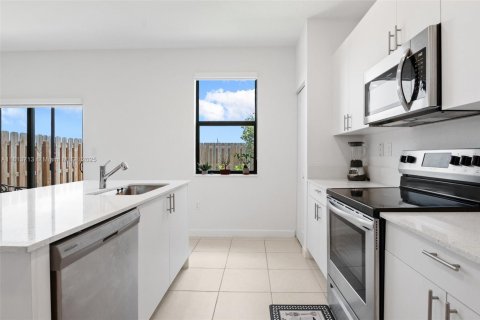 Townhouse in Homestead, Florida 3 bedrooms, 169.73 sq.m. № 1766451 - photo 11