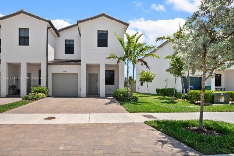 Townhouse in Homestead, Florida 3 bedrooms, 169.73 sq.m. № 1766451 - photo 1