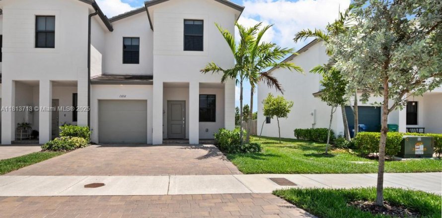 Townhouse in Homestead, Florida 3 bedrooms, 169.73 sq.m. № 1766451