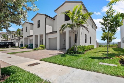 Townhouse in Homestead, Florida 3 bedrooms, 169.73 sq.m. № 1766451 - photo 2