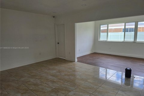 Casa en venta en Miramar, Florida, 4 dormitorios, 182.27 m2 № 1951368 - foto 5