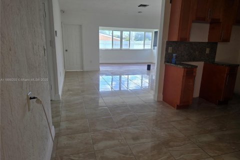 Casa en venta en Miramar, Florida, 4 dormitorios, 182.27 m2 № 1951368 - foto 7