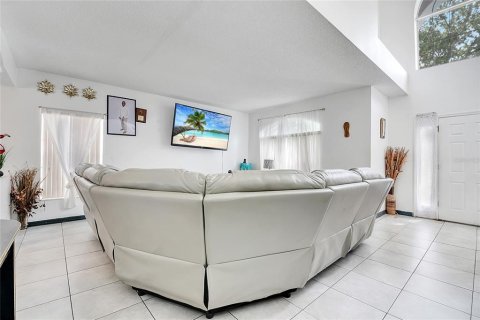 House in Kissimmee, Florida 4 bedrooms, 253.99 sq.m. № 1840411 - photo 12