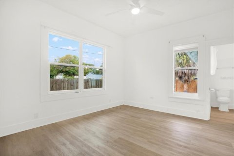 House in Saint Petersburg, Florida 3 bedrooms, 114.46 sq.m. № 1869183 - photo 10