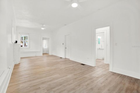House in Saint Petersburg, Florida 3 bedrooms, 114.46 sq.m. № 1869183 - photo 3