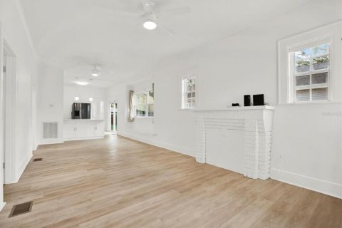 House in Saint Petersburg, Florida 3 bedrooms, 114.46 sq.m. № 1869183 - photo 8