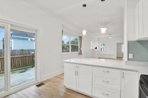 House in Saint Petersburg, Florida 3 bedrooms, 114.46 sq.m. № 1869183 - photo 11