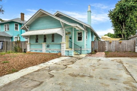 House in Saint Petersburg, Florida 3 bedrooms, 114.46 sq.m. № 1869183 - photo 1