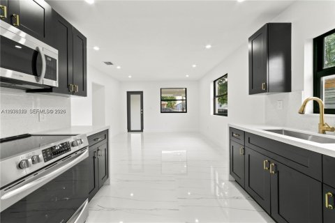 Villa ou maison à vendre à Miami, Floride: 3 chambres, 75.44 m2 № 2086575 - photo 10