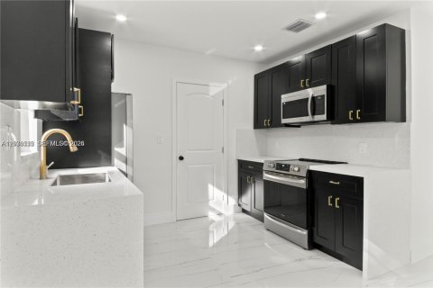 Villa ou maison à vendre à Miami, Floride: 3 chambres, 75.44 m2 № 2086575 - photo 8