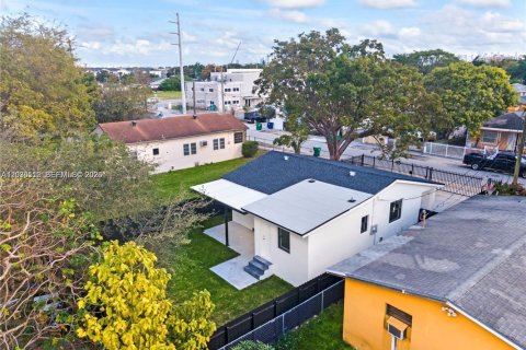 Villa ou maison à vendre à Miami, Floride: 3 chambres, 75.44 m2 № 2086575 - photo 4