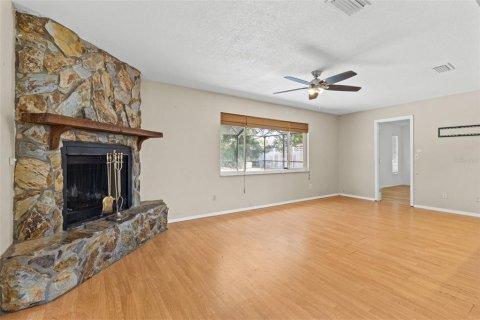 House in Seminole, Florida 4 bedrooms, 179.86 sq.m. № 1755317 - photo 19