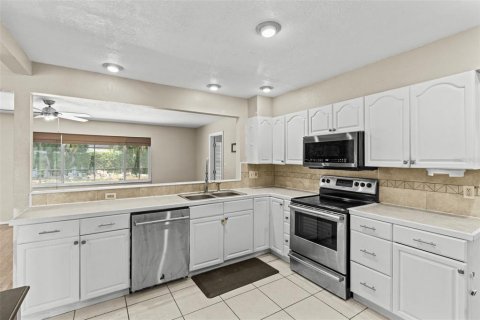 House in Seminole, Florida 4 bedrooms, 179.86 sq.m. № 1755317 - photo 22