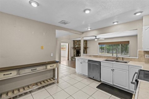 House in Seminole, Florida 4 bedrooms, 179.86 sq.m. № 1755317 - photo 23