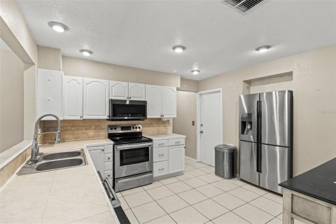 House in Seminole, Florida 4 bedrooms, 179.86 sq.m. № 1755317 - photo 21