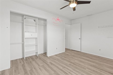 House in Seminole, Florida 4 bedrooms, 179.86 sq.m. № 1755317 - photo 18