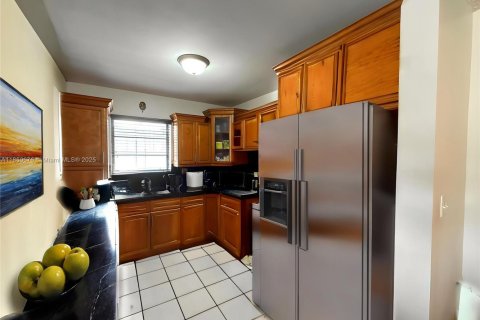 Villa ou maison à vendre à Hialeah, Floride: 3 chambres, 131.09 m2 № 1962947 - photo 6
